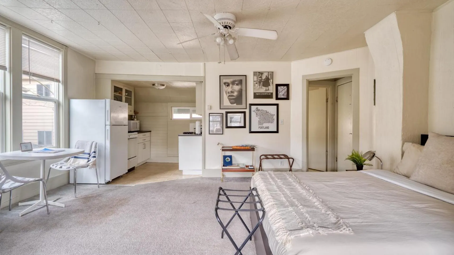 Apartment Stay Portland - Sun-Filled Buckman Studio!
