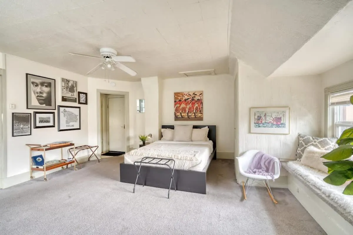 Stay Portland - Sun-Filled Buckman Studio! USA
