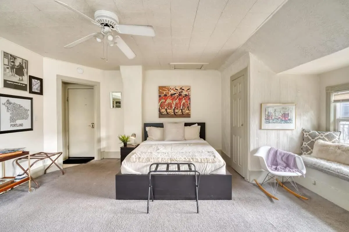 Stay Portland - Sun-Filled Buckman Studio! 0*,  USA