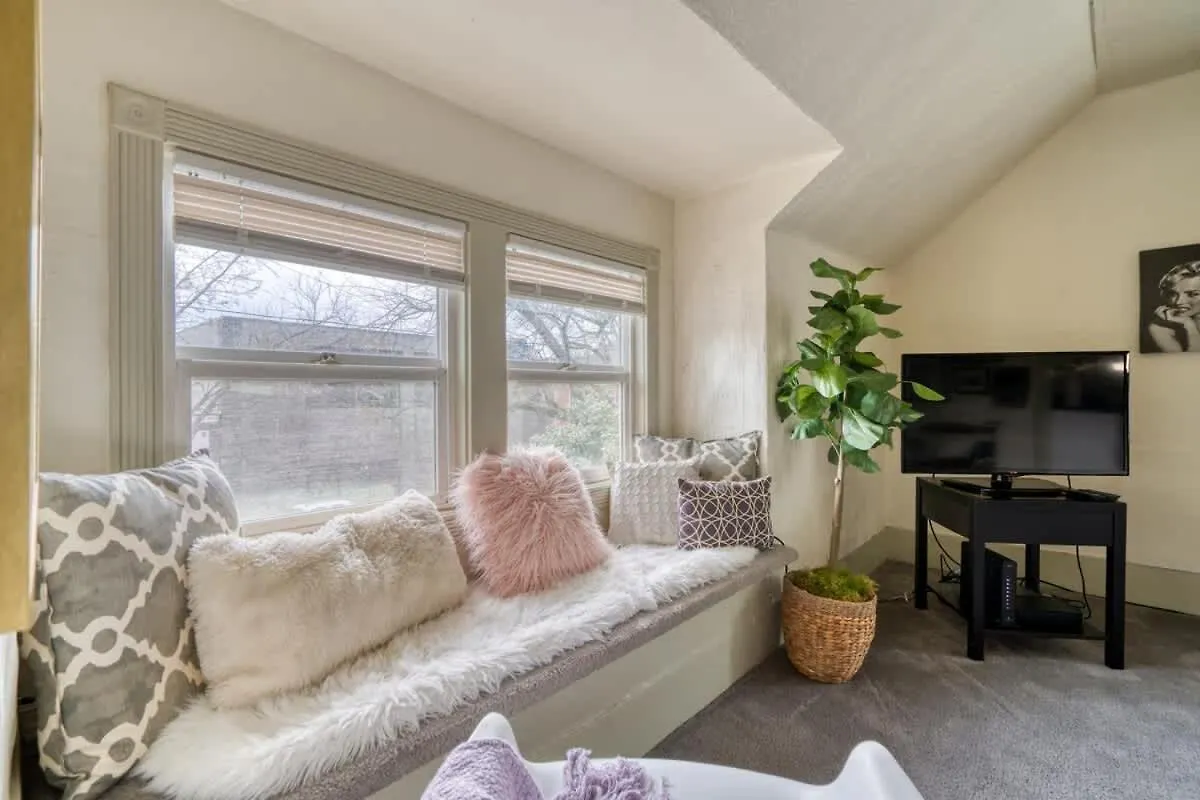 Stay Portland - Sun-Filled Buckman Studio! Apartment