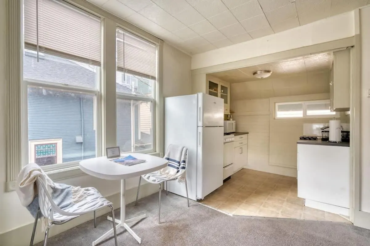 Stay Portland - Sun-Filled Buckman Studio! USA
